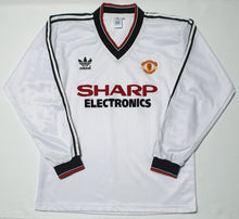 Load image into Gallery viewer, MANCHESTER UNITED 1983 AWAY LS VINTAGE JERSEY RETRO FOOTBALL SHIRT
